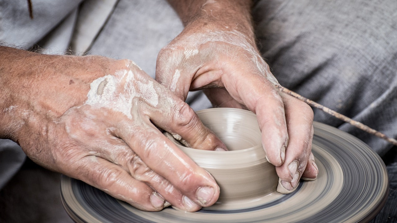 Best Creative Mediums To Work With For Beginners